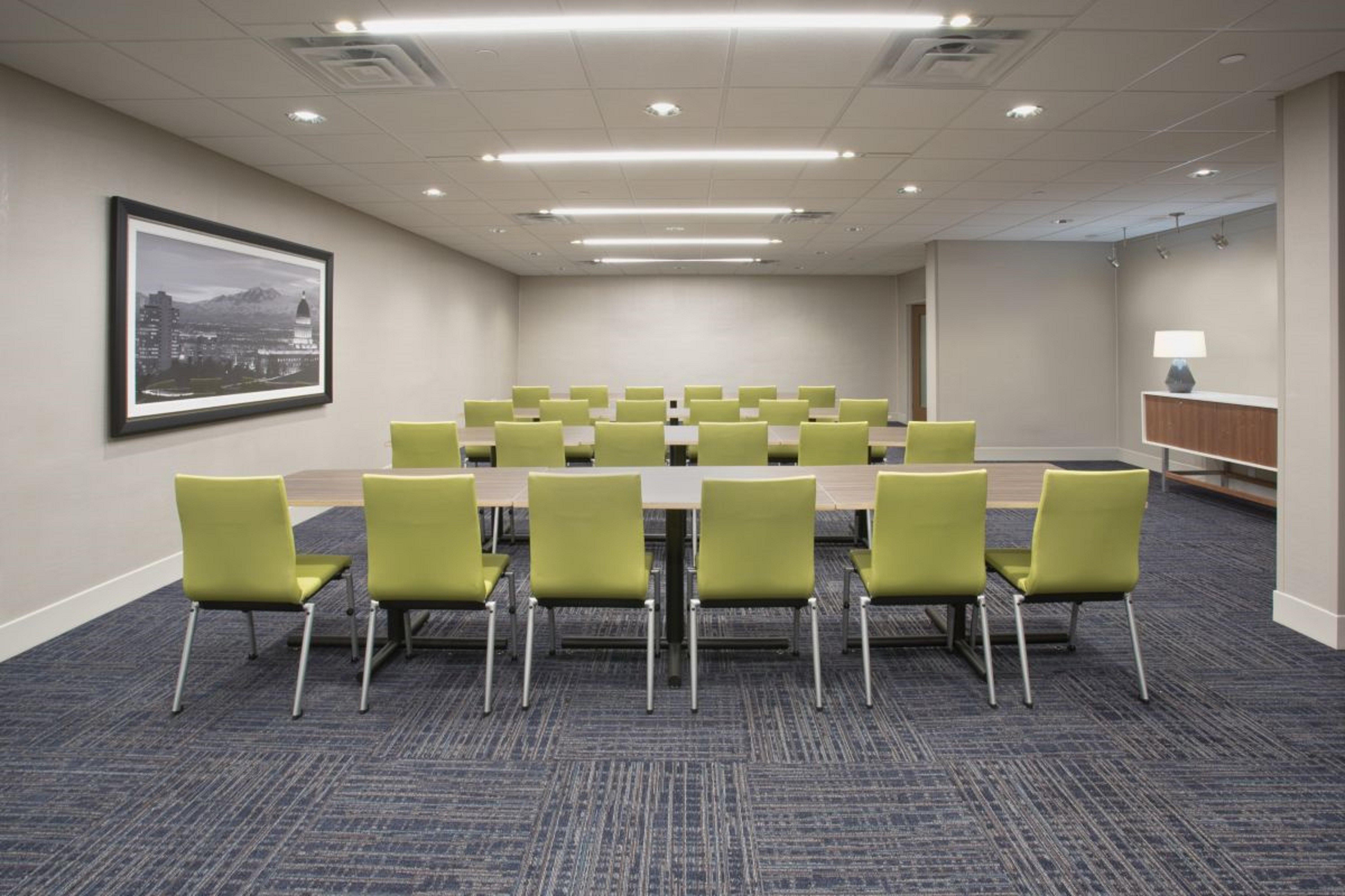 Holiday Inn Express & Suites - Kingfisher, An Ihg Hotel Extérieur photo